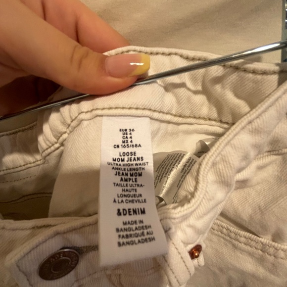 Mom Jeans - Picture 3 of 3